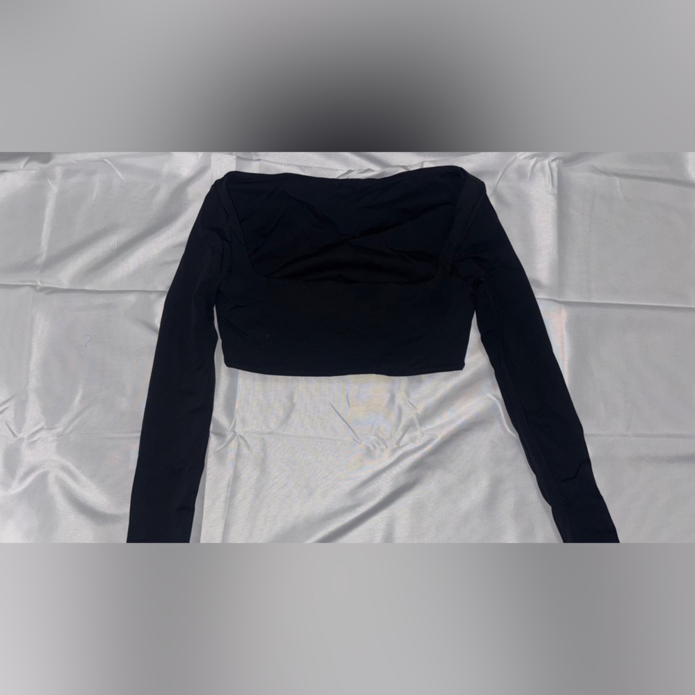SHEIN Black Long Sleeve Crop Top